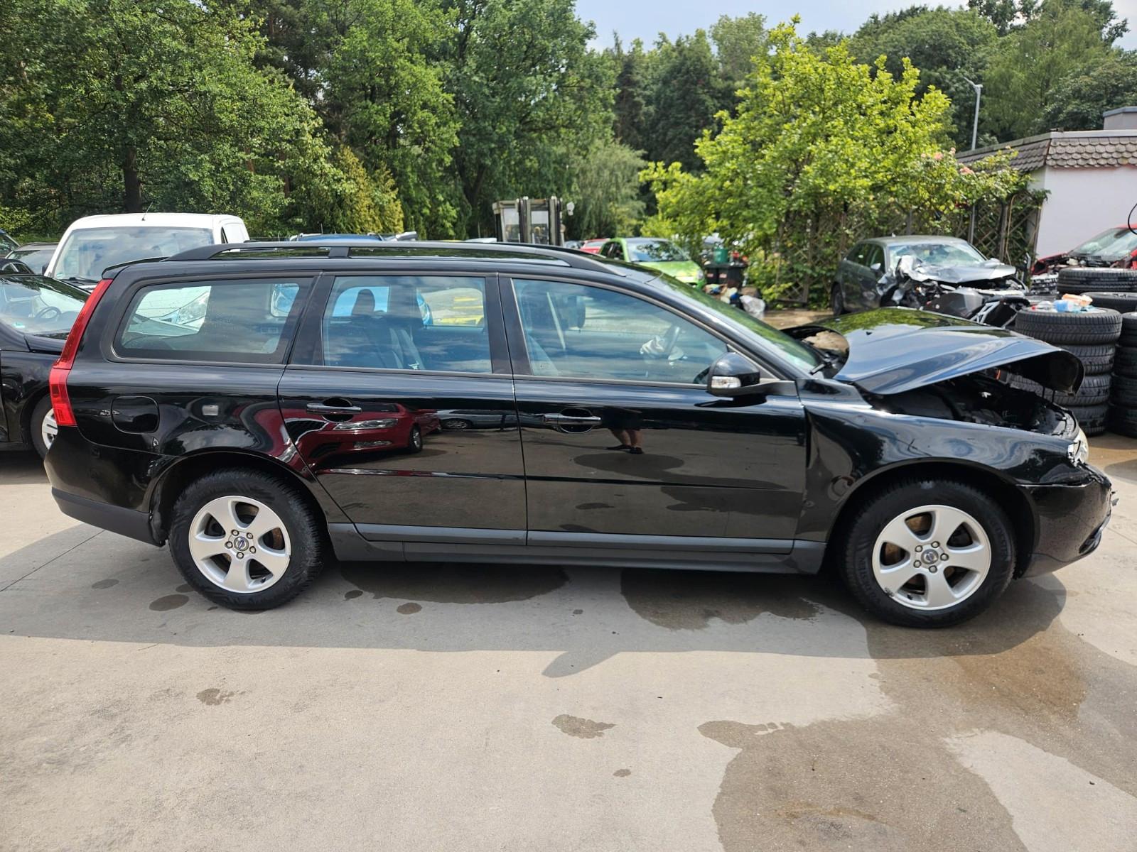 Volvo V70 2010 — photo 8