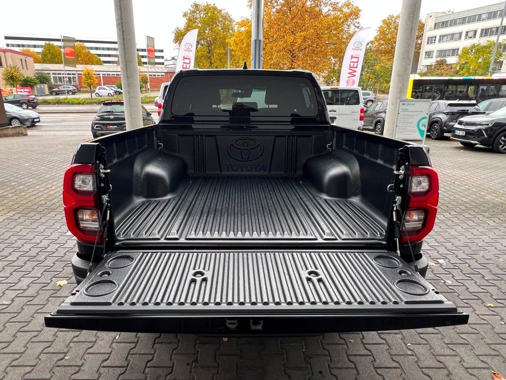 Fahrzeugabbildung Toyota Hilux Double Cab 2.8 D Invincible 4x4 NAVI 360°