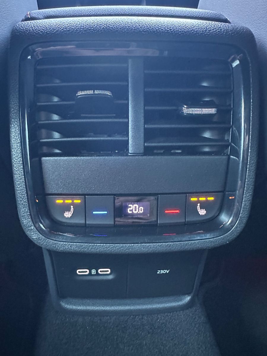 Fahrzeugabbildung SKODA Octavia Combi RS Plus NAV+MATRIX+AHK+ACC+HUD+1HD