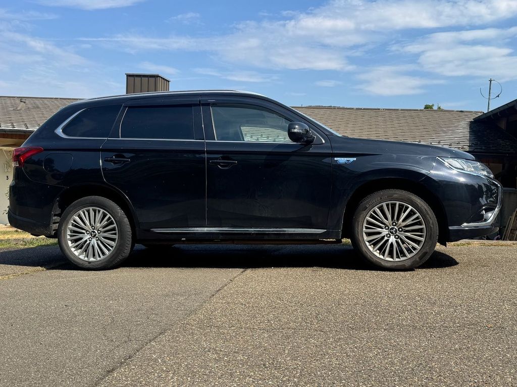 Image of Mitsubishi Outlander
