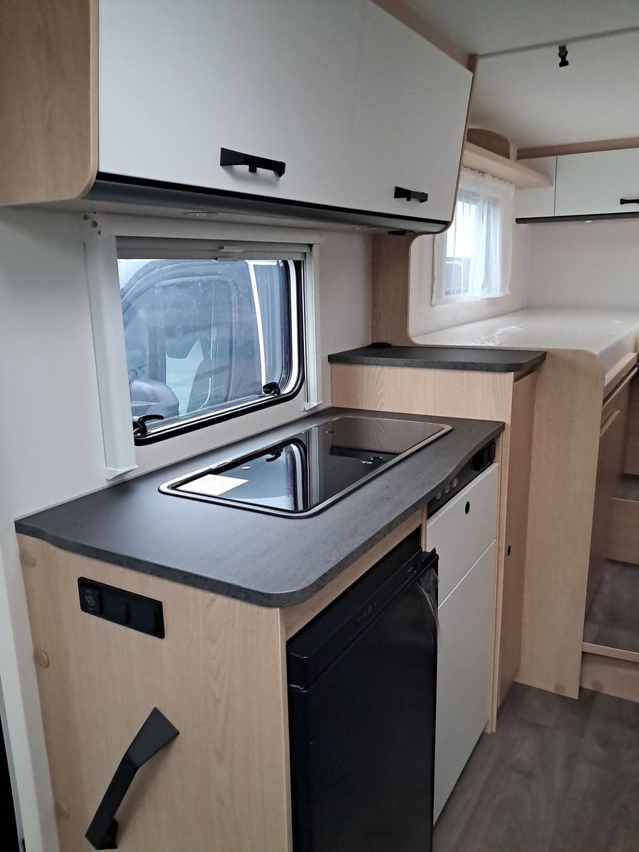 Fahrzeugabbildung Sunlight Adventure V 66 Automatik, Dörr Edition, TV