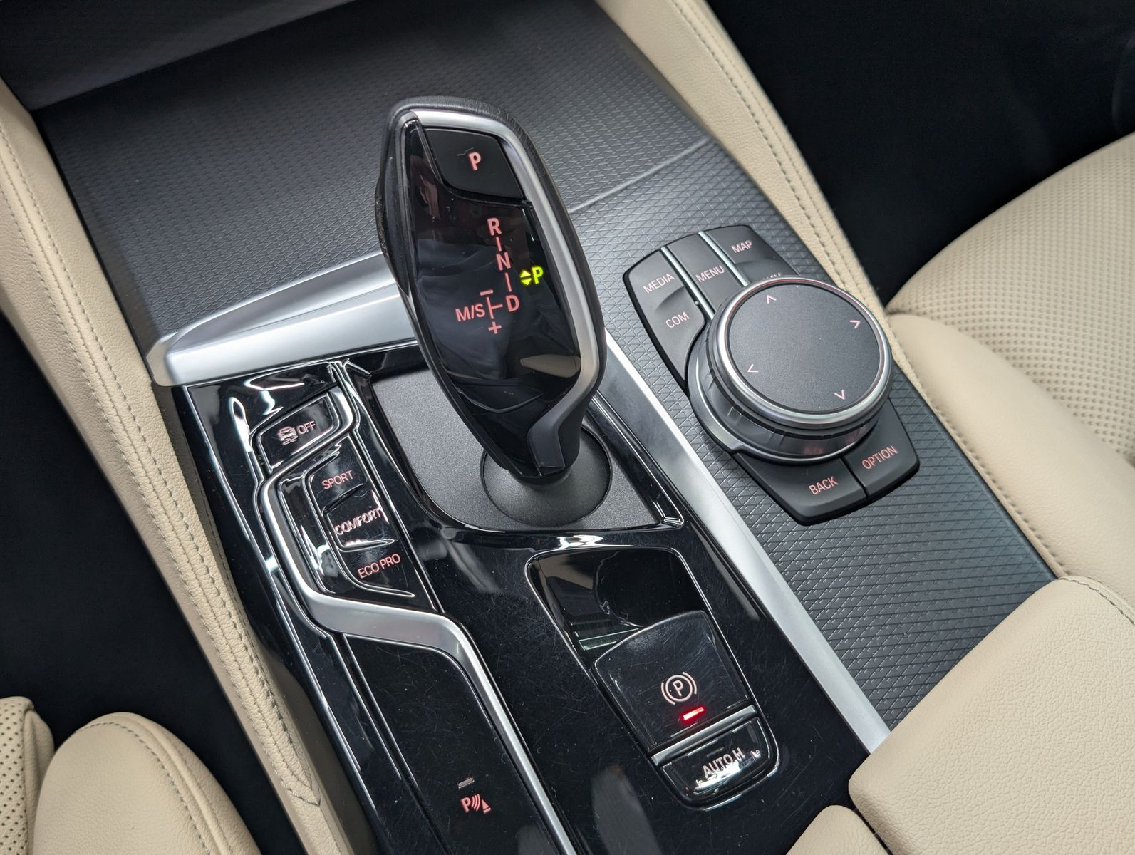 Fahrzeugabbildung BMW 530 i M Sport Tour. LEDER MEMO VIRT LED APP PANO