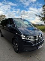 Volkswagen T6 Caravelle - blaue Volkswagen T6 Caravelle