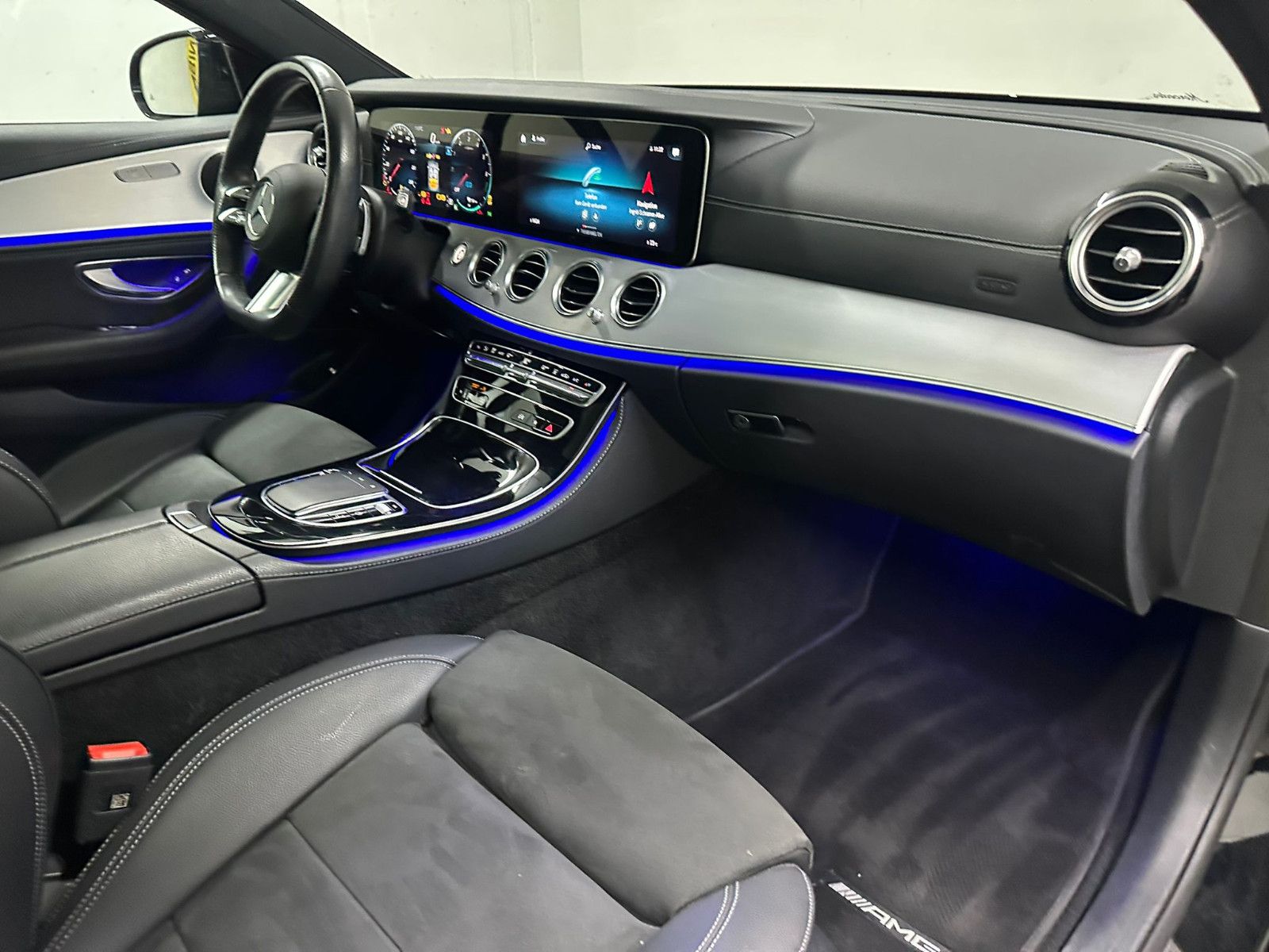 Fahrzeugabbildung Mercedes-Benz E 300 de T Autom. *AMG-LINE*DISTRO*PANORAMA*