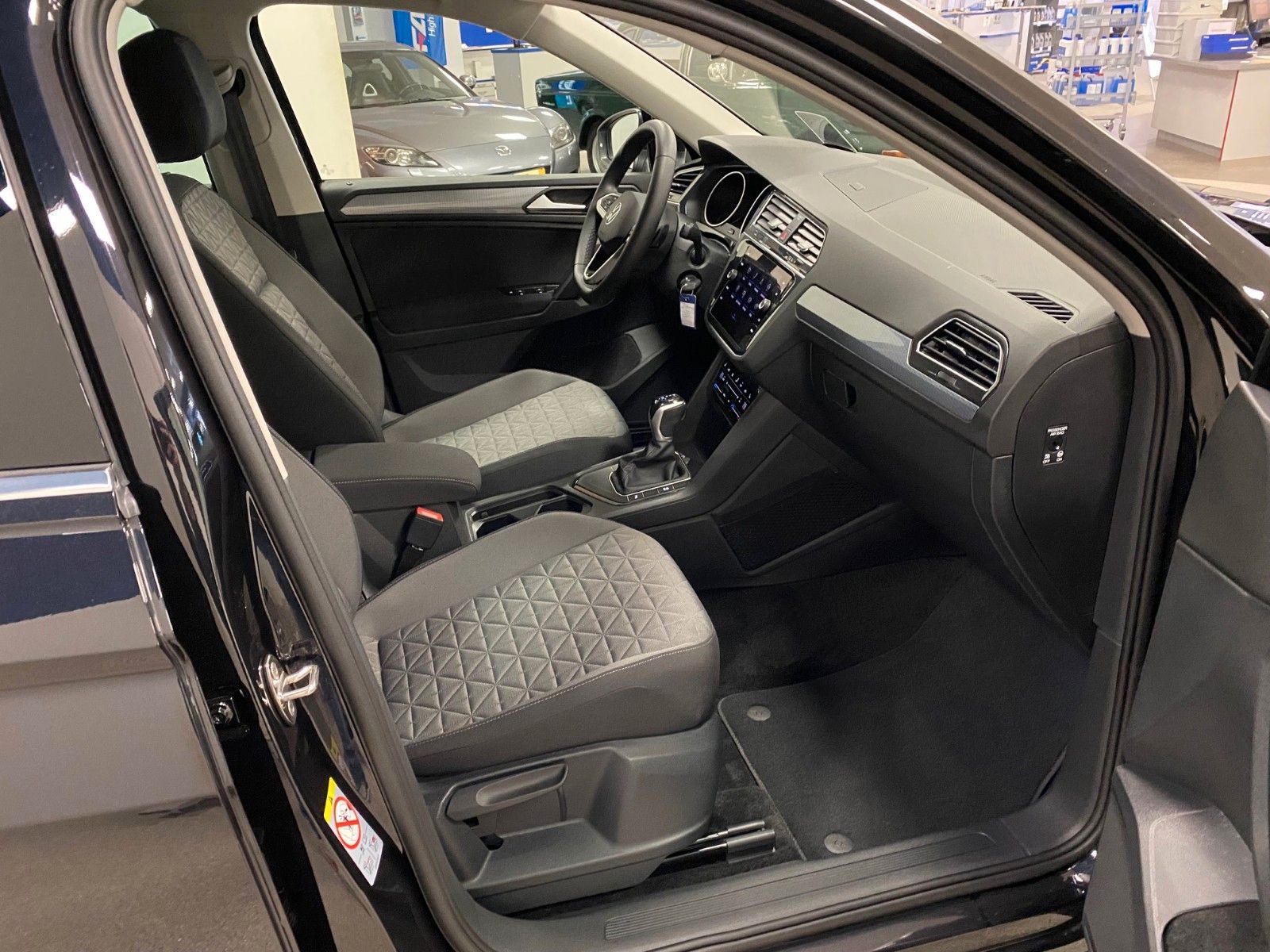 Fahrzeugabbildung Volkswagen Tiguan 1.5 TSI DSG+Head-up-Display+AHK schwenk.+