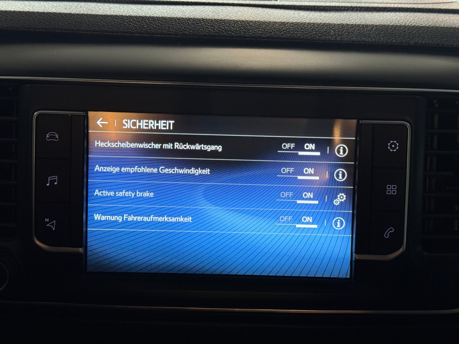 Fahrzeugabbildung Toyota DETHLEFFS CROSSCAMP FLEX 7-SITZER AUFSTELLDACH