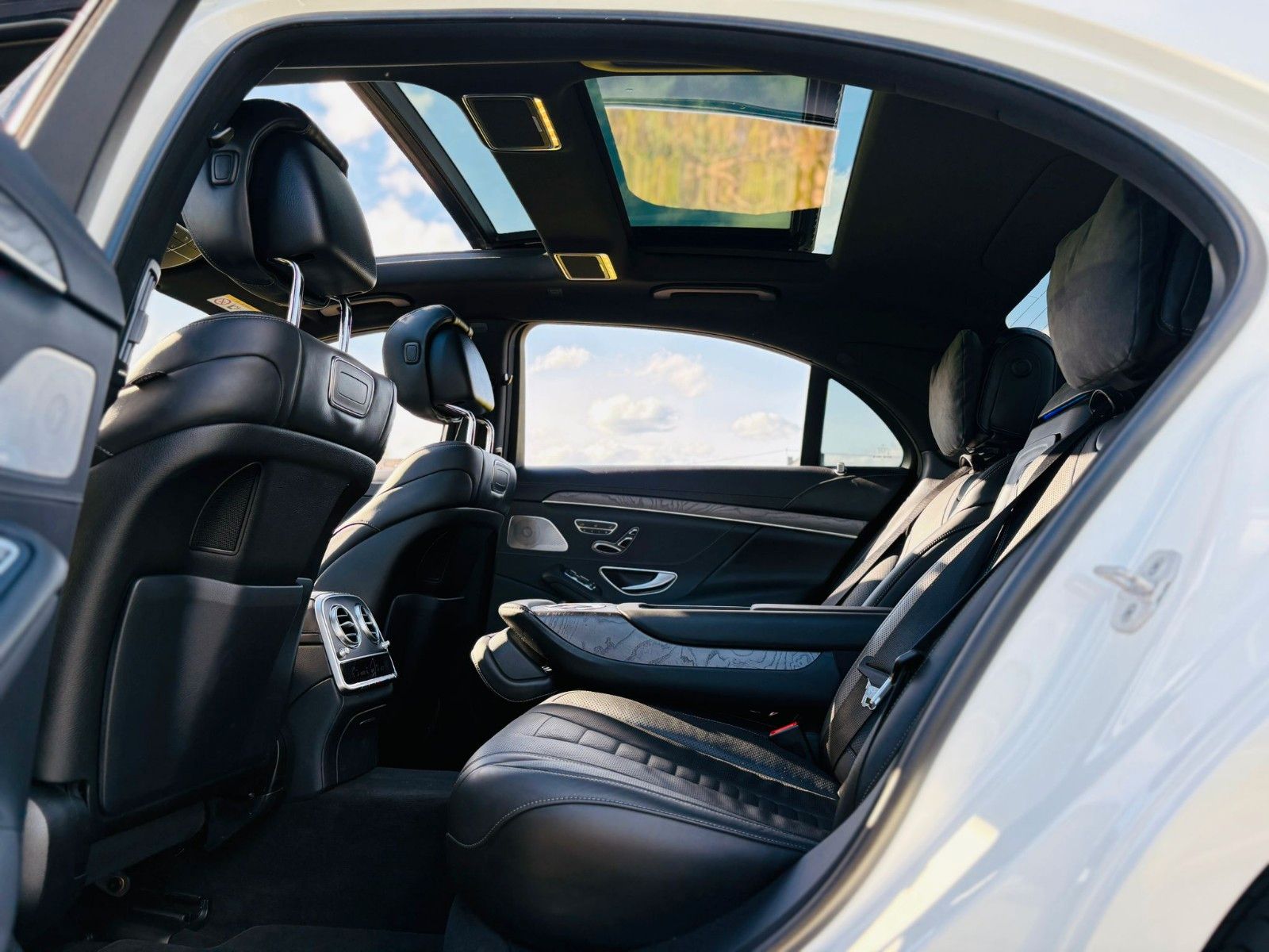 Fahrzeugabbildung Mercedes-Benz S400d AMG-Line Lang 4Matic*Chauffeur-Paket*Pano*