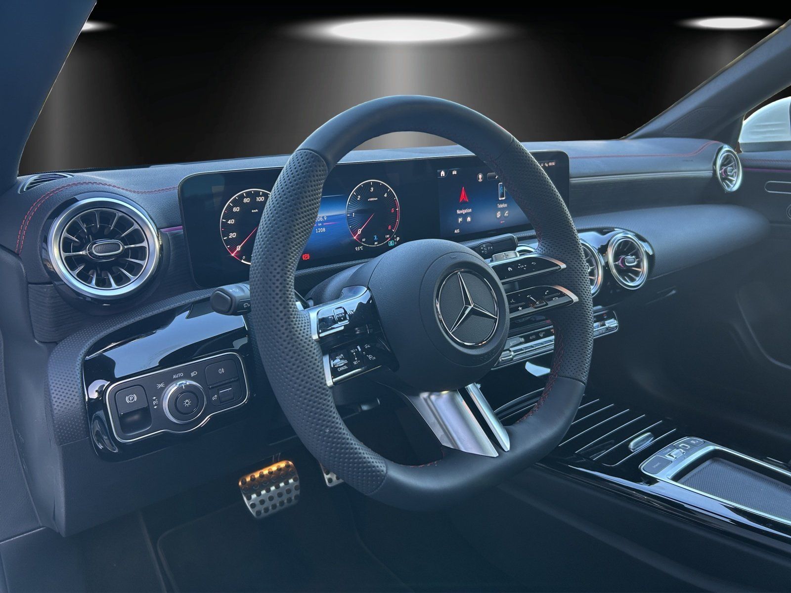 Fahrzeugabbildung Mercedes-Benz CLA 220 d SB AMG Pano MEMORY Head-Up MULTIBEAM