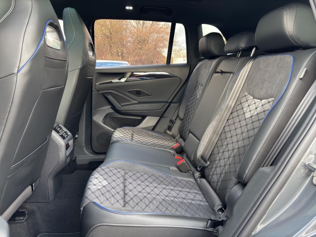 Fahrzeugabbildung Volkswagen Tiguan 2.0 TDI 4Motion W R-Line 360,AHK,HUD,LED