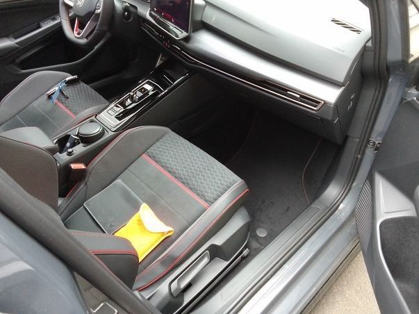 Volkswagen Golf VIII GTI Clubsport 2.0 TSI DSG Klima Navi foto 5