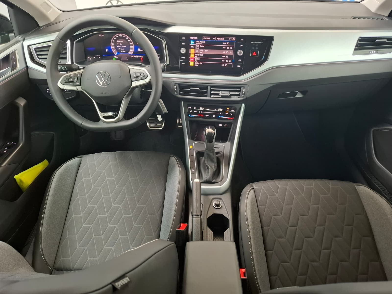 Fahrzeugabbildung Volkswagen Polo VI Energy 1.0 TSI DSG +LED +ACC+Travel Ass.