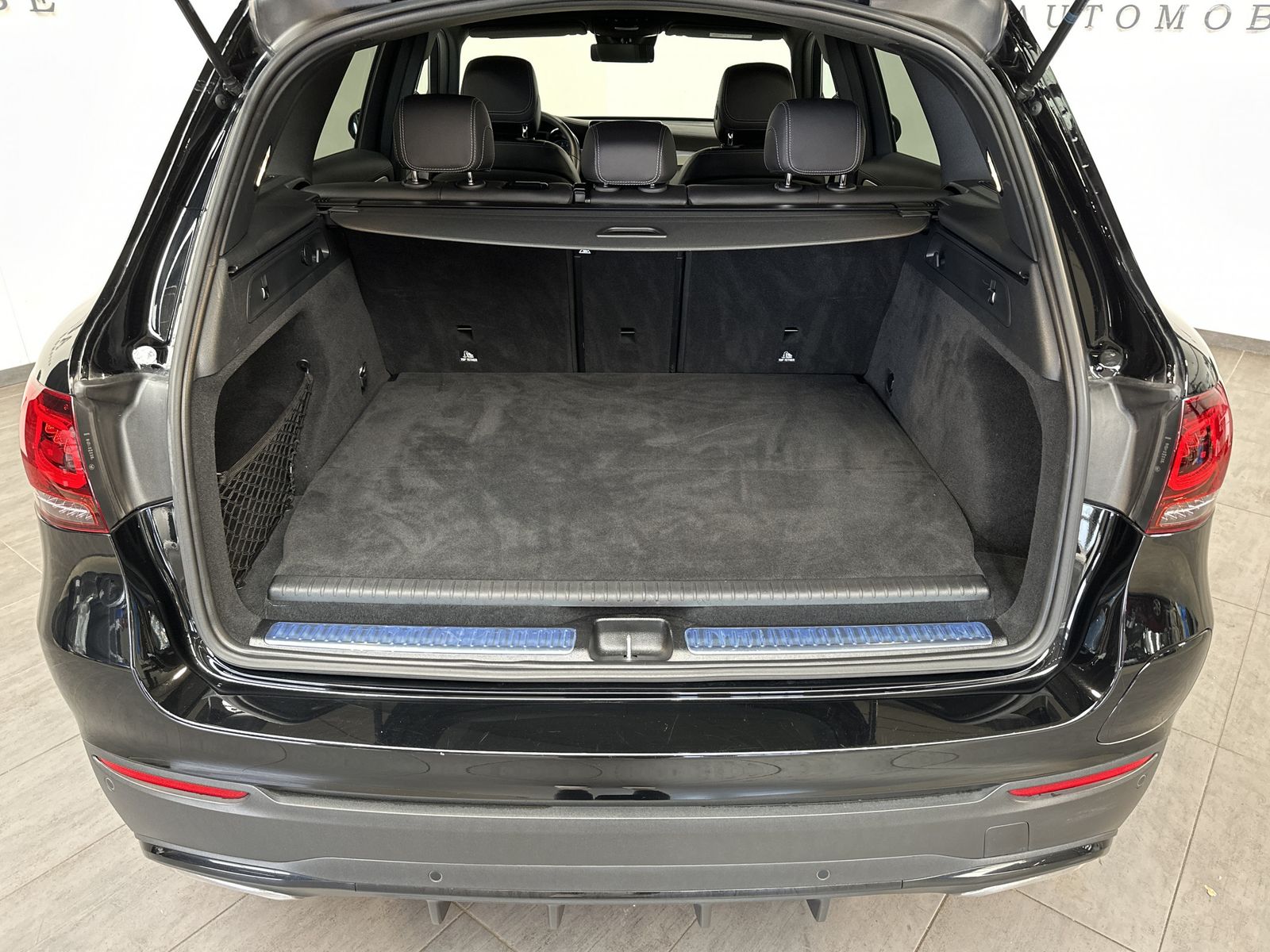 Fahrzeugabbildung Mercedes-Benz GLC 300e 4Matic AMG-Line NAV+LED+CARPLAY+KAMERA