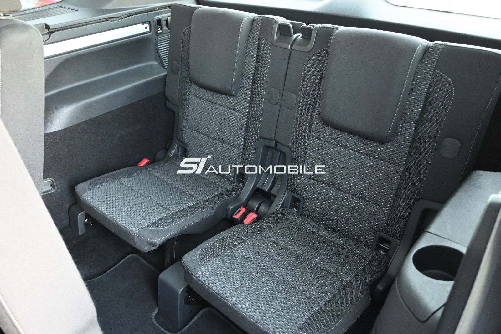 Fahrzeugabbildung Volkswagen Touran 1.5 TSI DSG °ACC°AHK°DYNAUDIO°PANO°STANDH