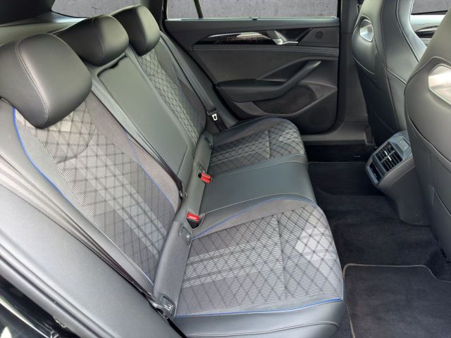 Passat Variant R-Line 2.0 TDI DSG Bluetooth Navi