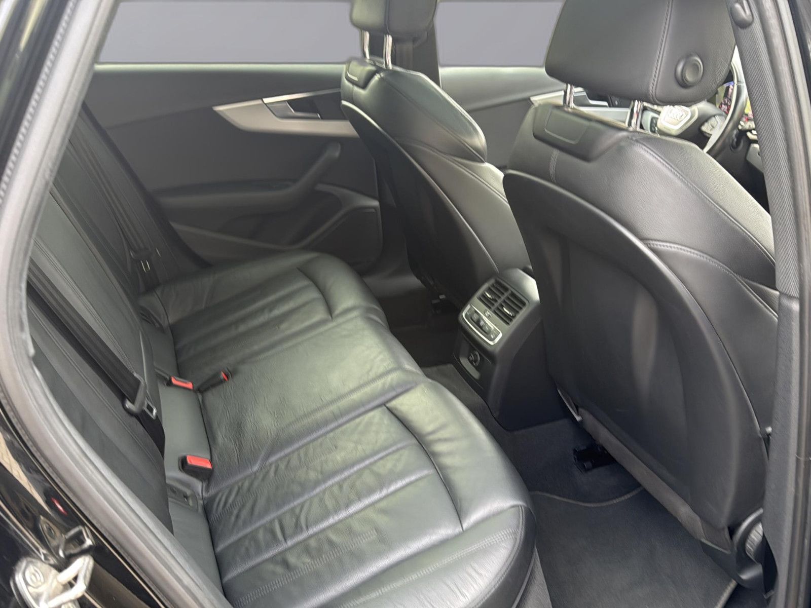 Fahrzeugabbildung Audi A4 Avant 40 TDI quattro sport/ AHK/ Leder