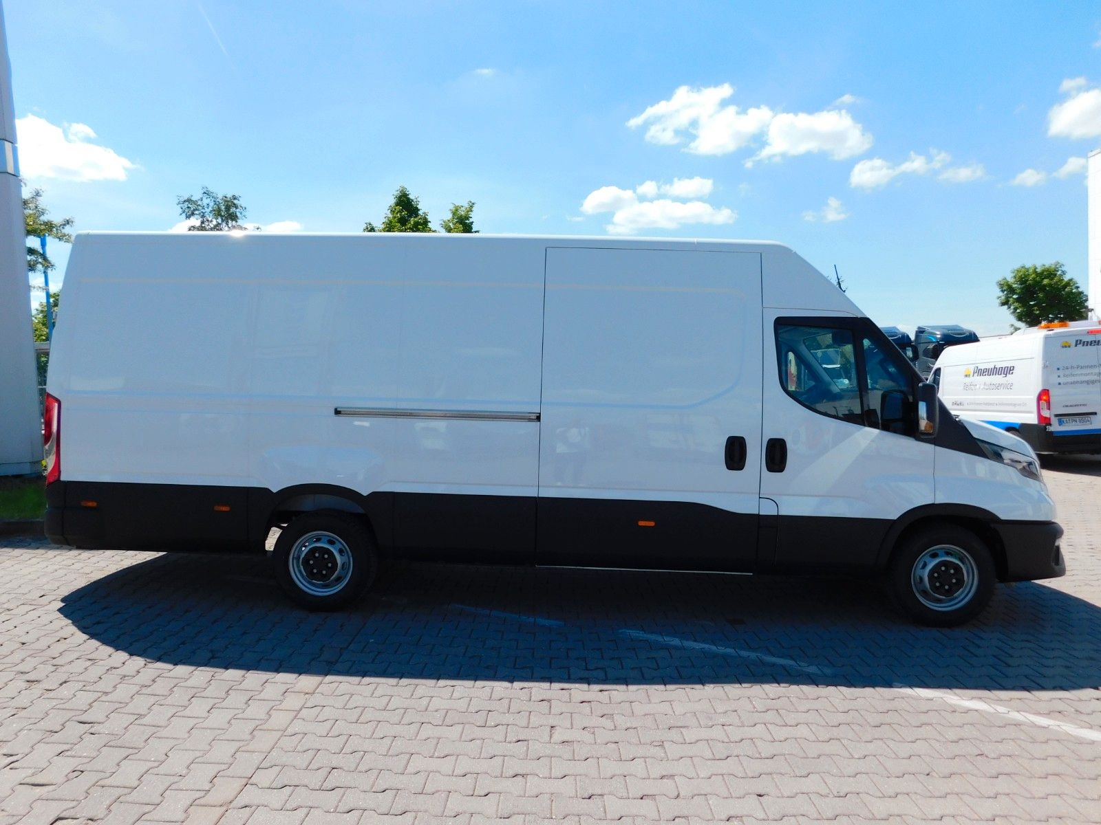 Fahrzeugabbildung Iveco Daily 35S16H3.0A8 V Y Kastenwagen