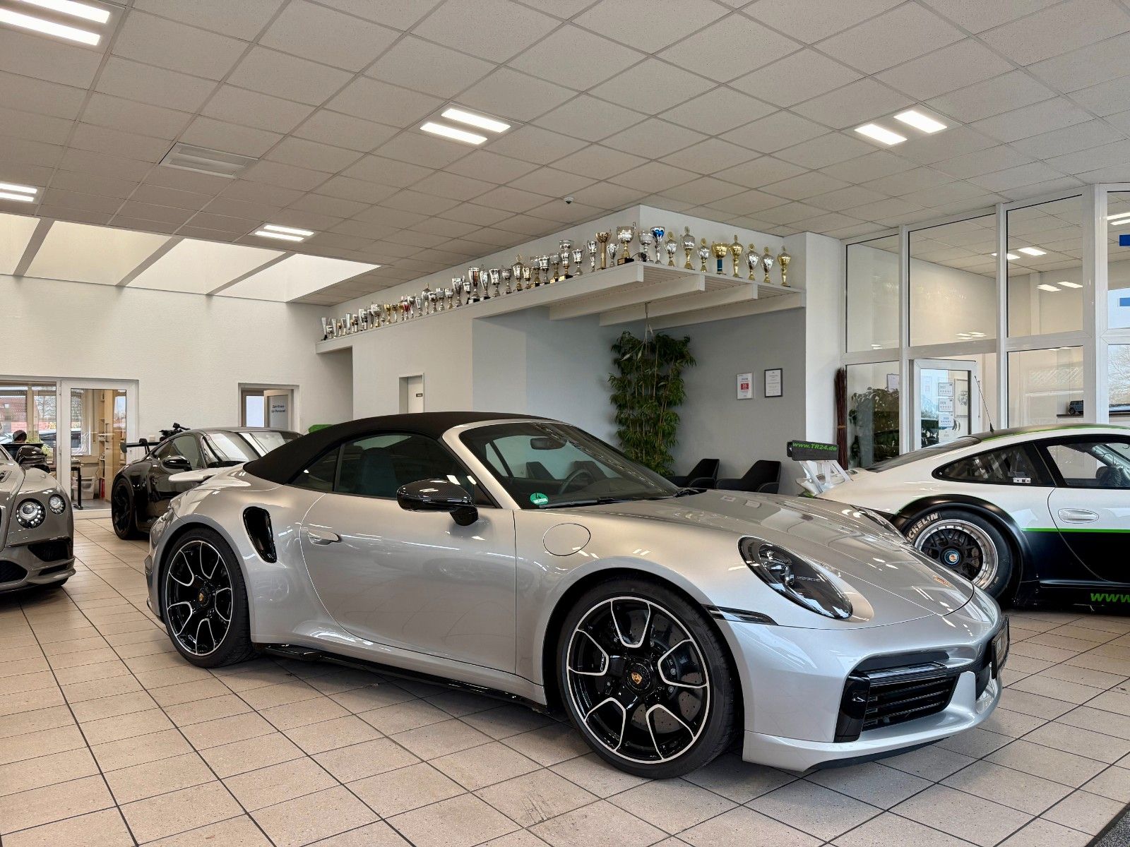 Fahrzeugabbildung Porsche 911 992 Turbo S Cabrio PCCB/LIFT/ACC/APPROVED