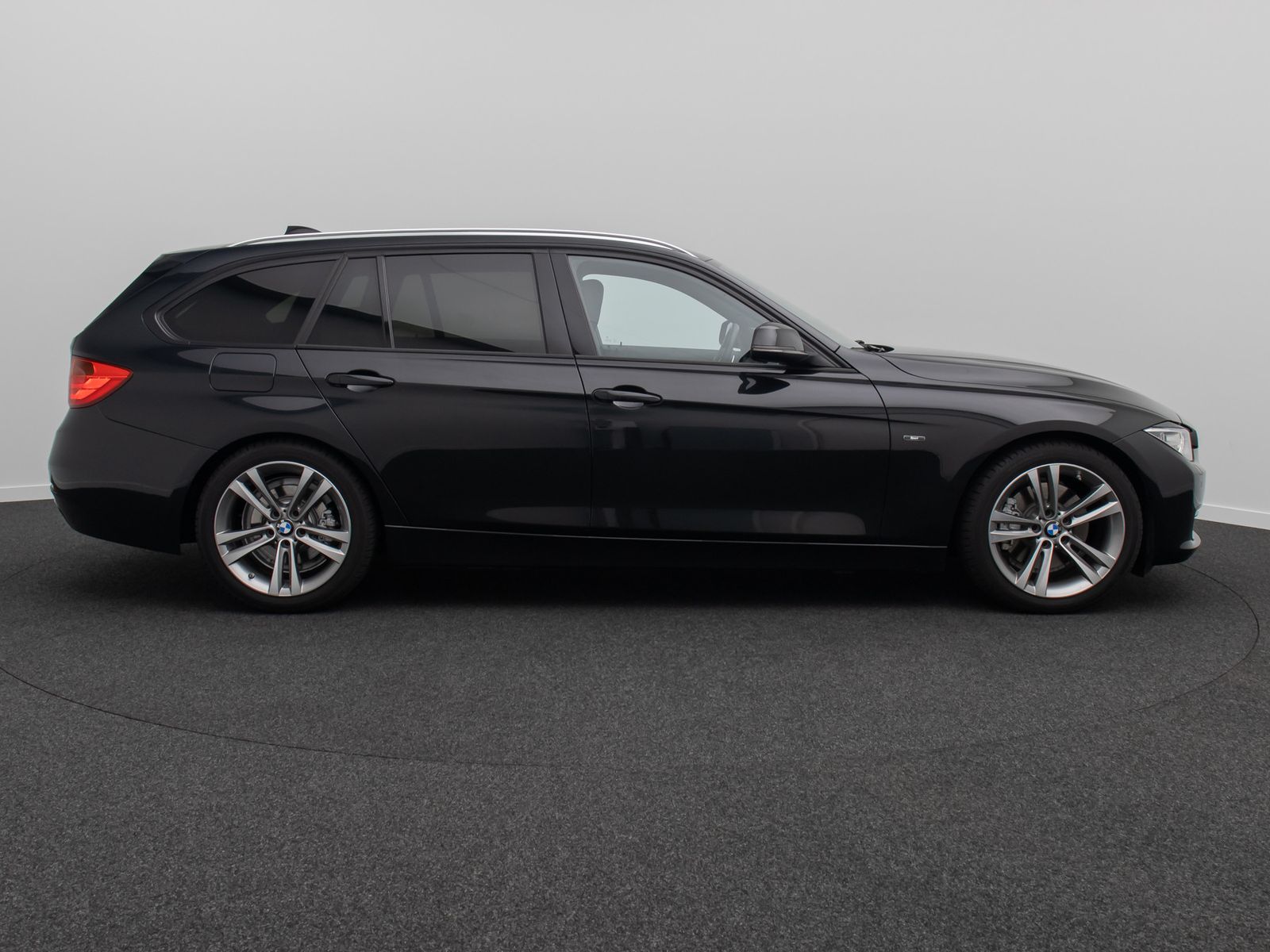 Fahrzeugabbildung BMW 325d Sport Line HUD HiFi Xenon Panorama Alarm