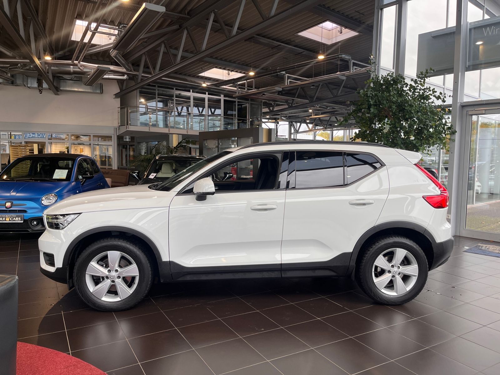 Fahrzeugabbildung Volvo XC40 AWD AHK LED NAVI ALU