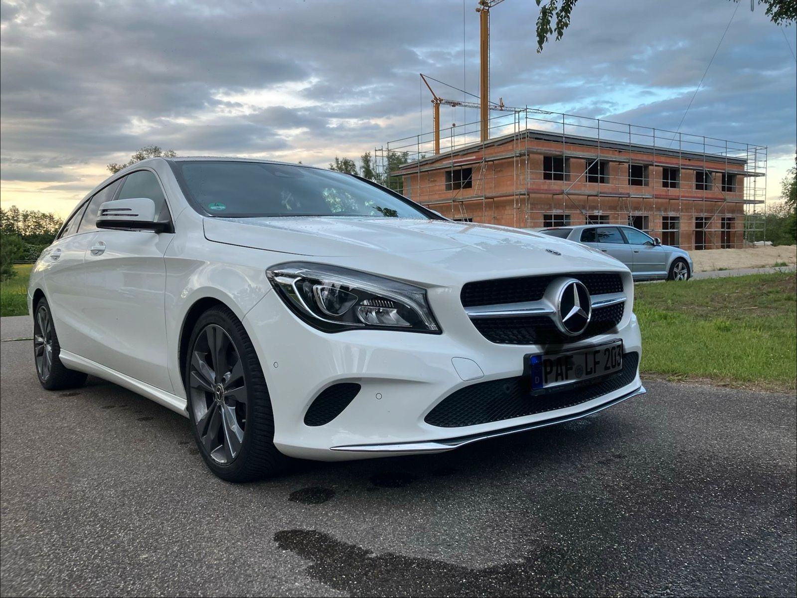 MERCEDES-BENZ CLA 200 Shooting Brake