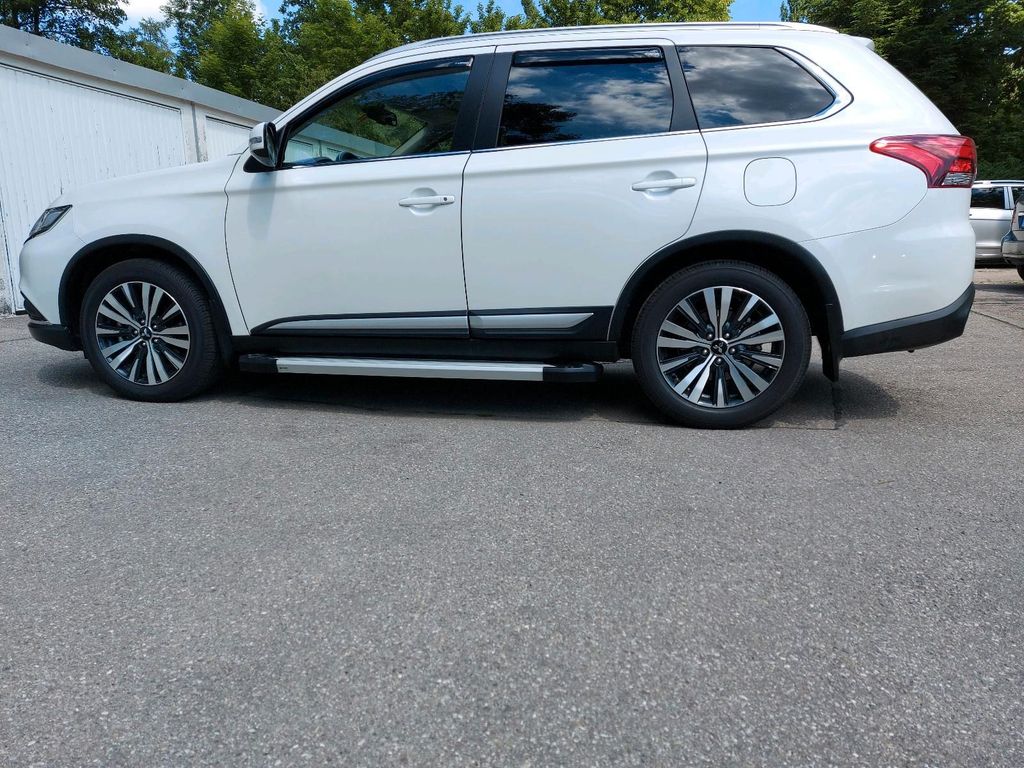Image of Mitsubishi Outlander