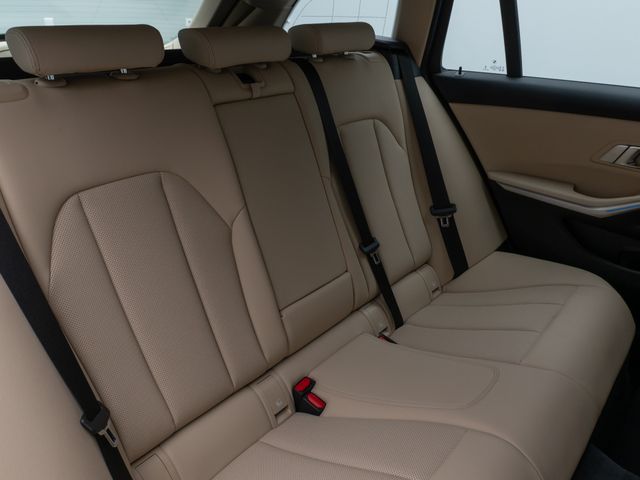 BMW 330, 2023 — 29