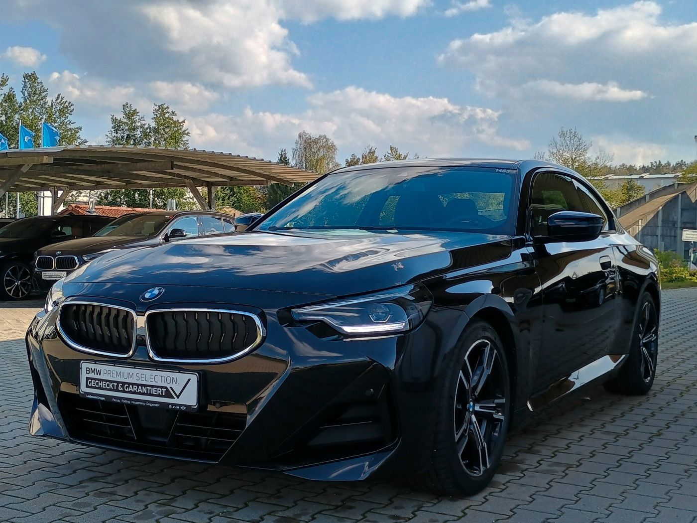 Fahrzeugabbildung BMW 220i Coupé M-Sportpaket HUD GARANTIE bis 09/2028