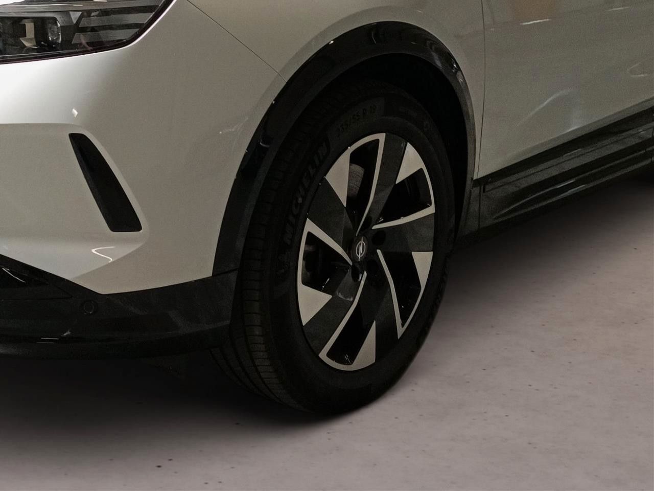 Fahrzeugabbildung Opel Grandland ELECTRIC GS SPORT 73KWH NAVI/SPORT/AHK
