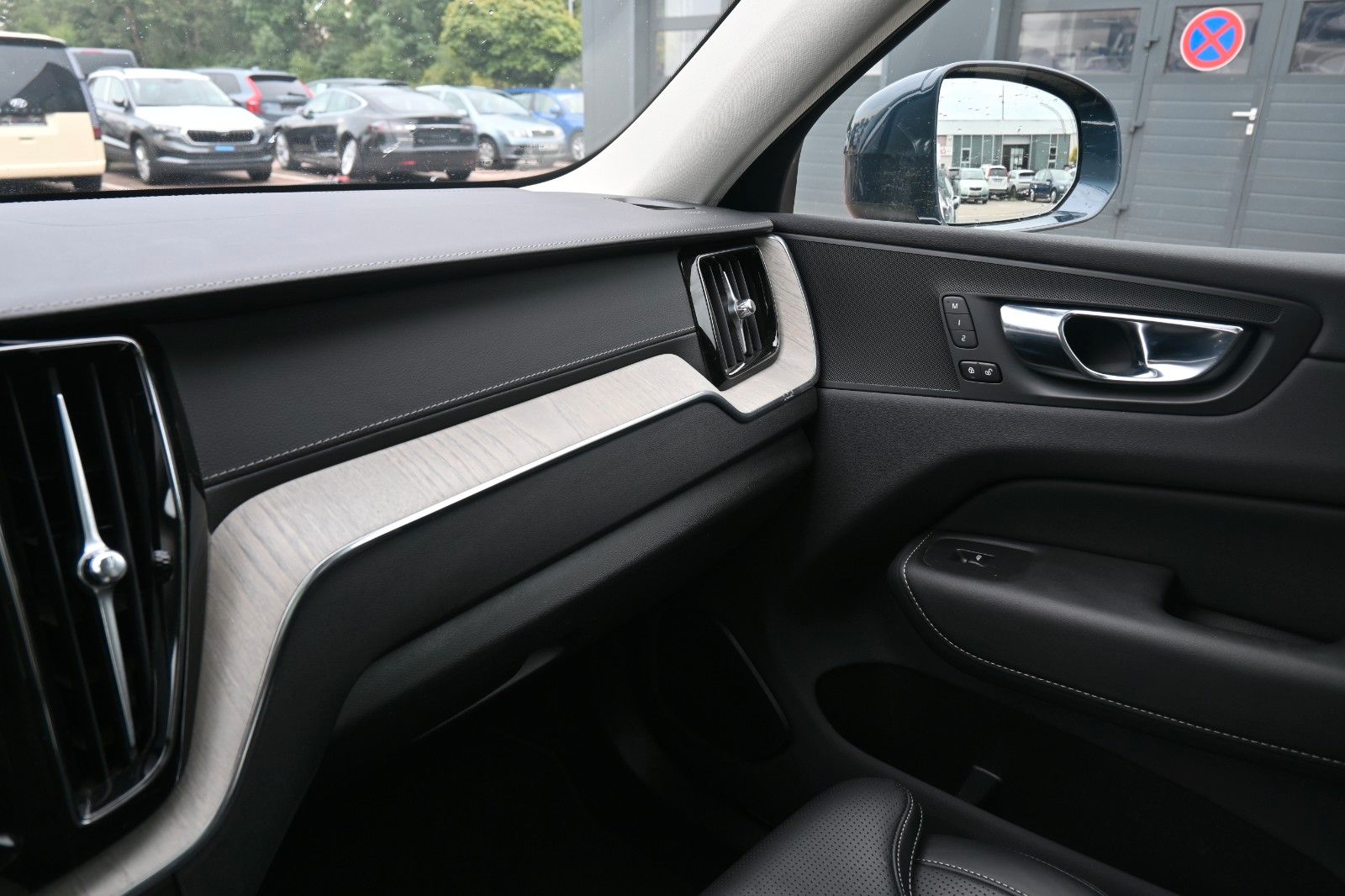 Fahrzeugabbildung Volvo XC 60 Inscript. T8 PHEV AWD*HUD*Massage*Luft*AHK