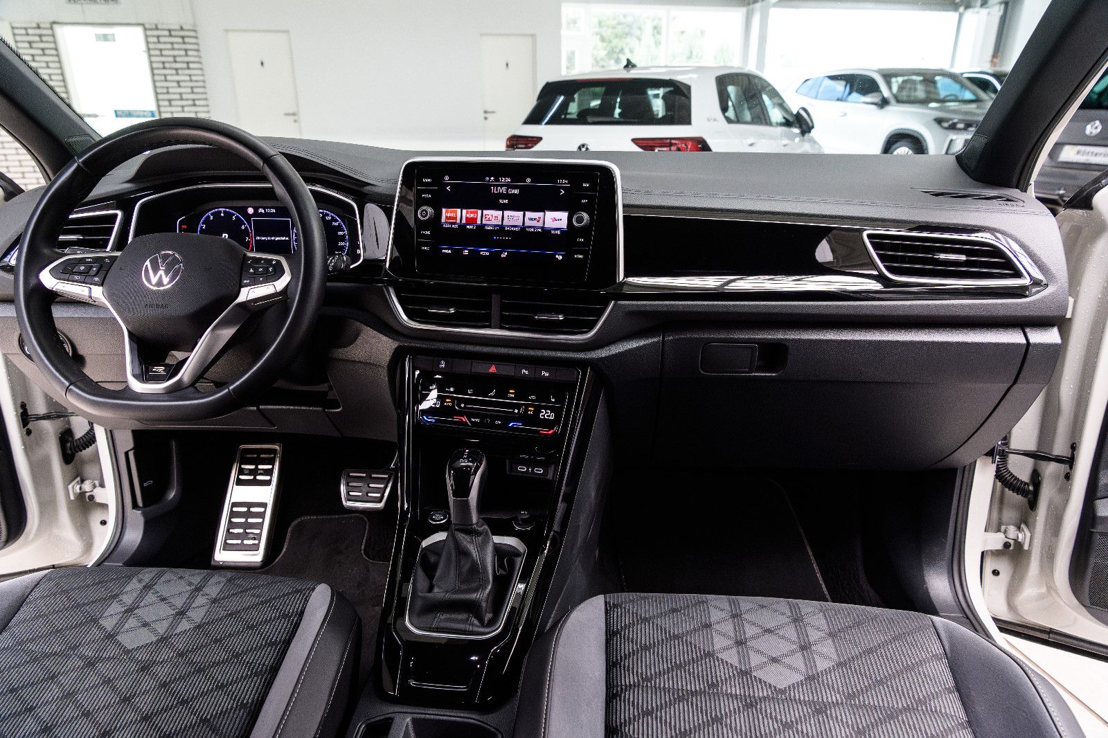 Fahrzeugabbildung Volkswagen T-Roc R-Line 1.5 TSI DSG LED+KAMERA+KEYLESS