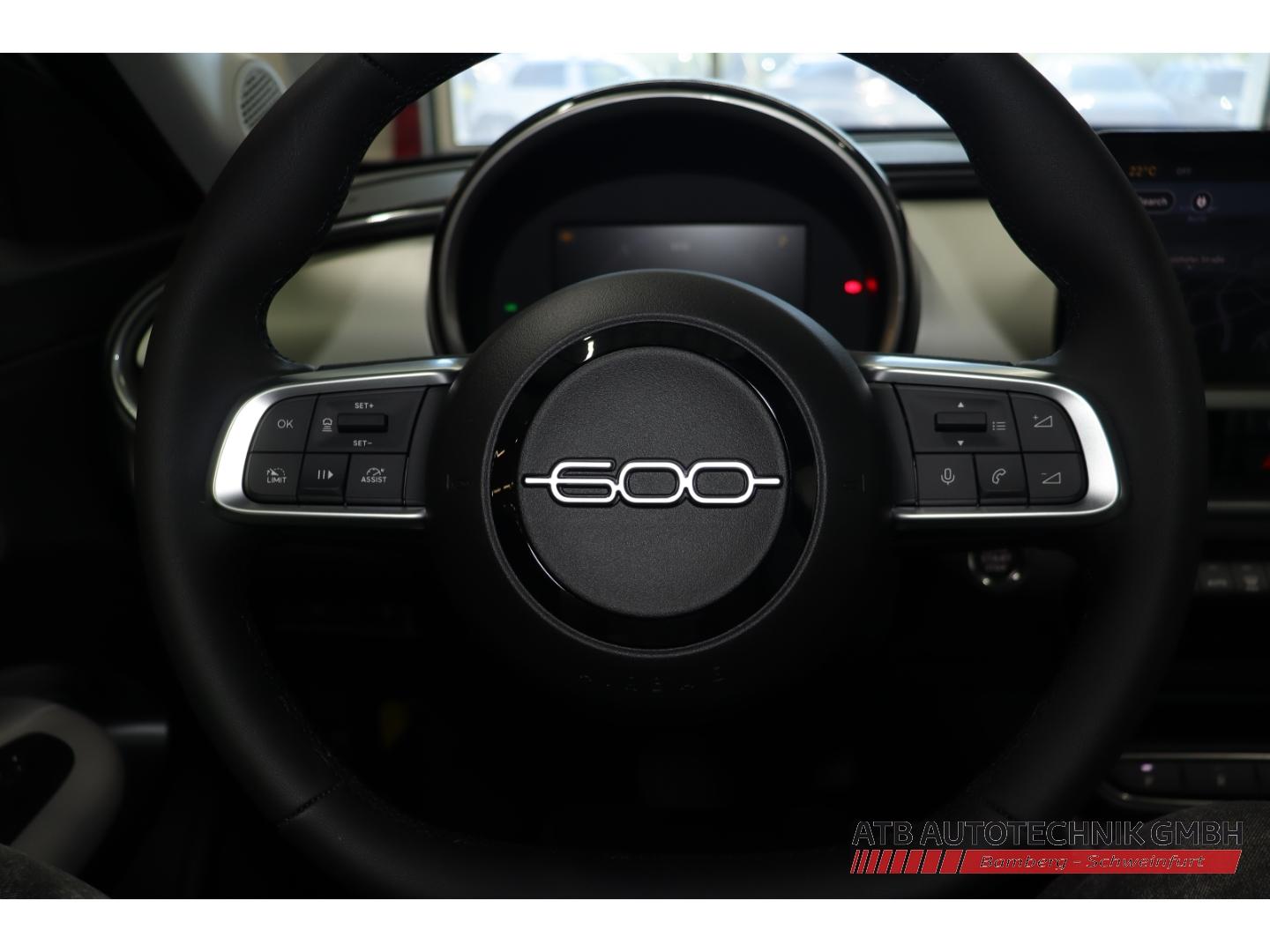 Fiat 600e MY25 La Prima 115 kW Navi Massagesitze LED 