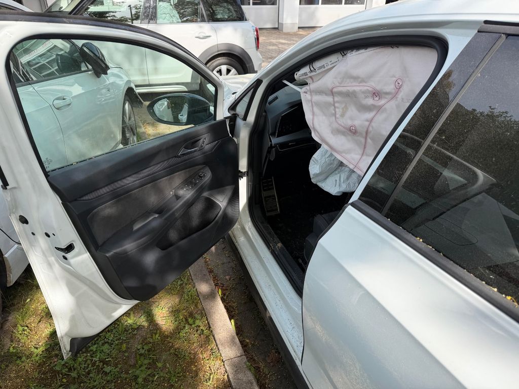 VW Golf VIII GTI/HARMAN KARDON/ BUSINESS PAKET VW Golf VIII GTI/HARMAN KARDON/ BUSINESS PAKET