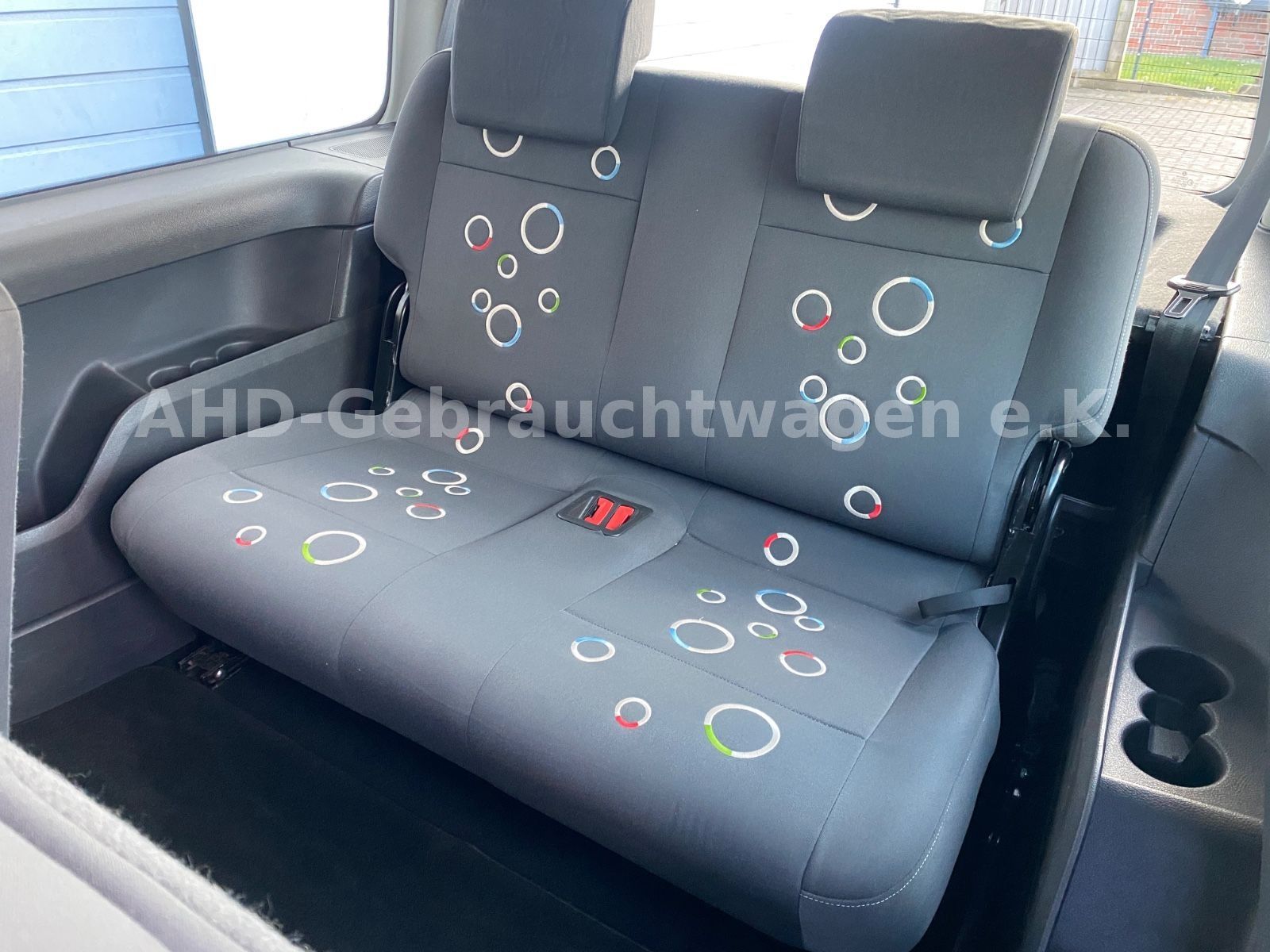 Fahrzeugabbildung Volkswagen Caddy Maxi 2.0 Roncalli 7-Sitzer