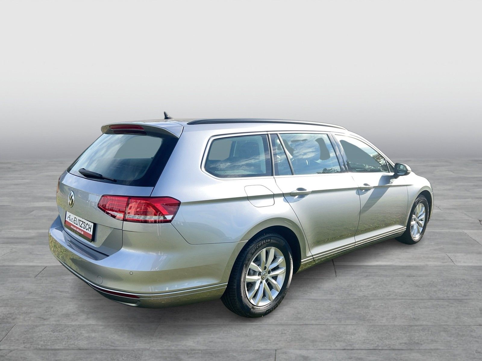 Fahrzeugabbildung Volkswagen Passat Variant TSI Comfortline BMT LED Navi ACC