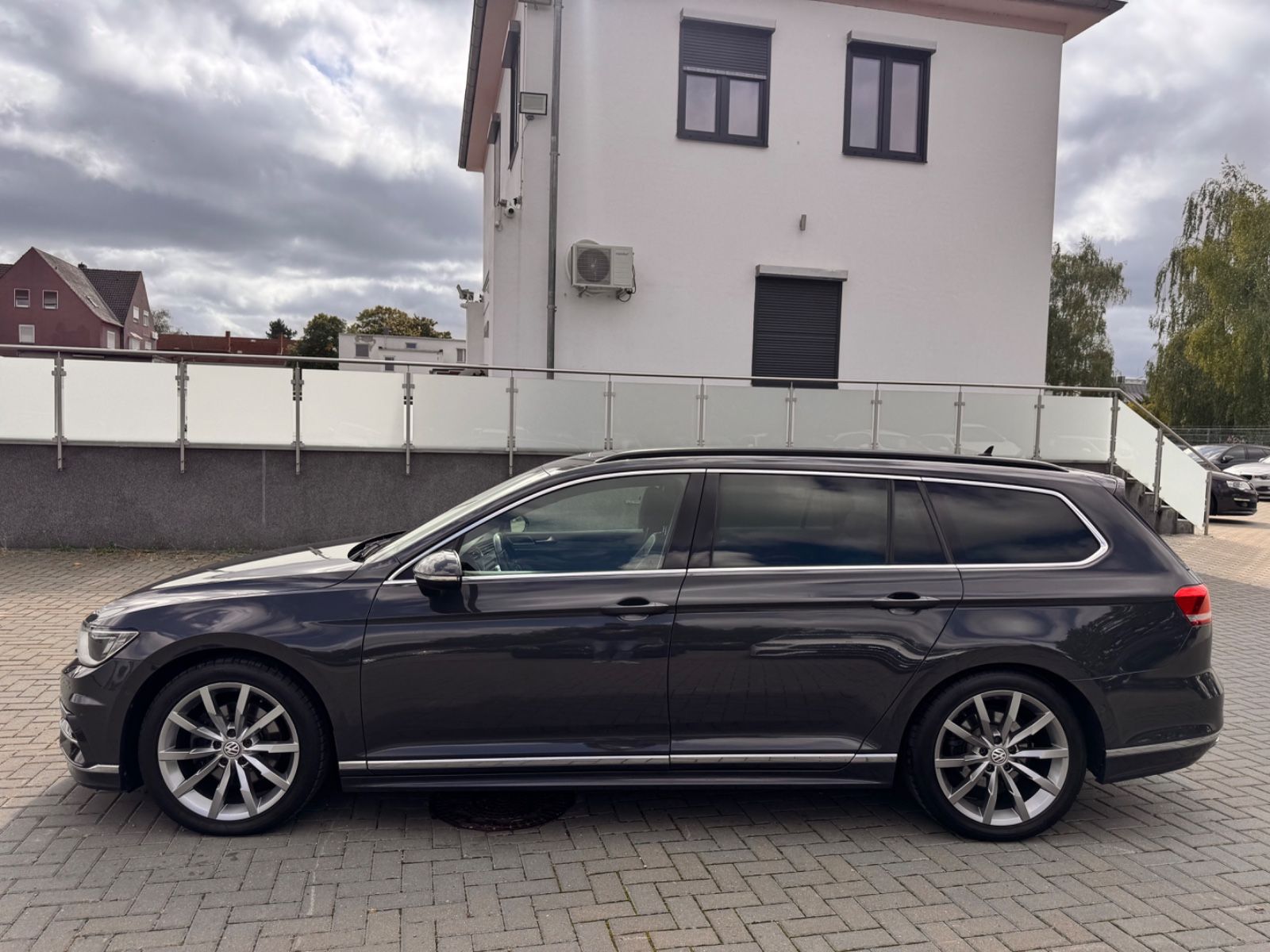 Volkswagen Passat*DSG*R-LINE SPORTPAKET*PANO*VIRTUAL*