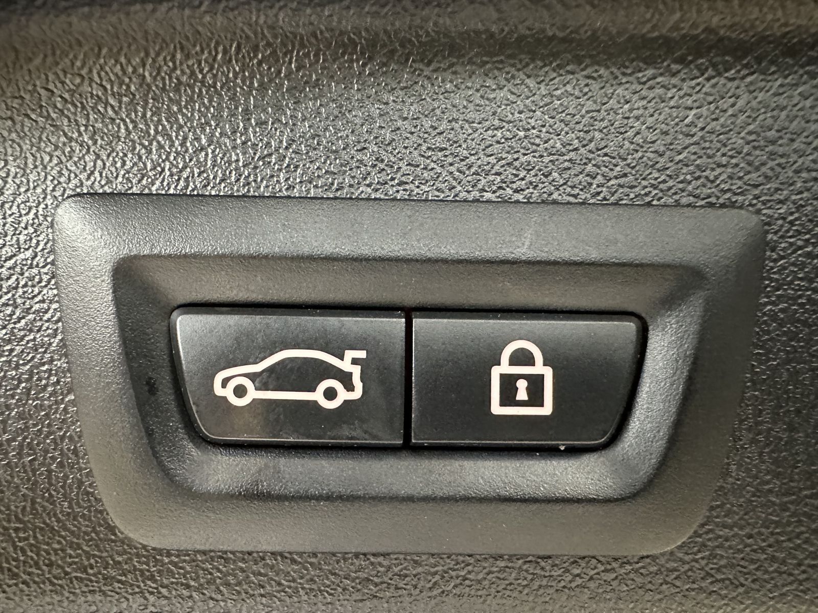 Fahrzeugabbildung BMW X5 M50i NAV+LASER+ACC+HEAD-UP+PANO+22ZO+360°+H&K