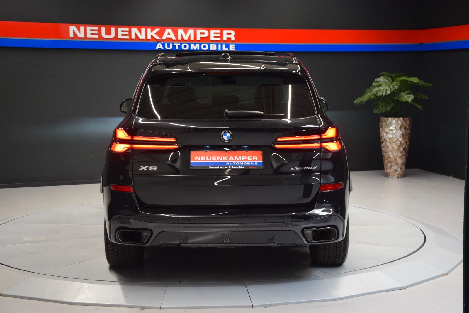 Fahrzeugabbildung BMW X5 30 d xDrive M Sport Pano Sitzbelüft. AHK HuD