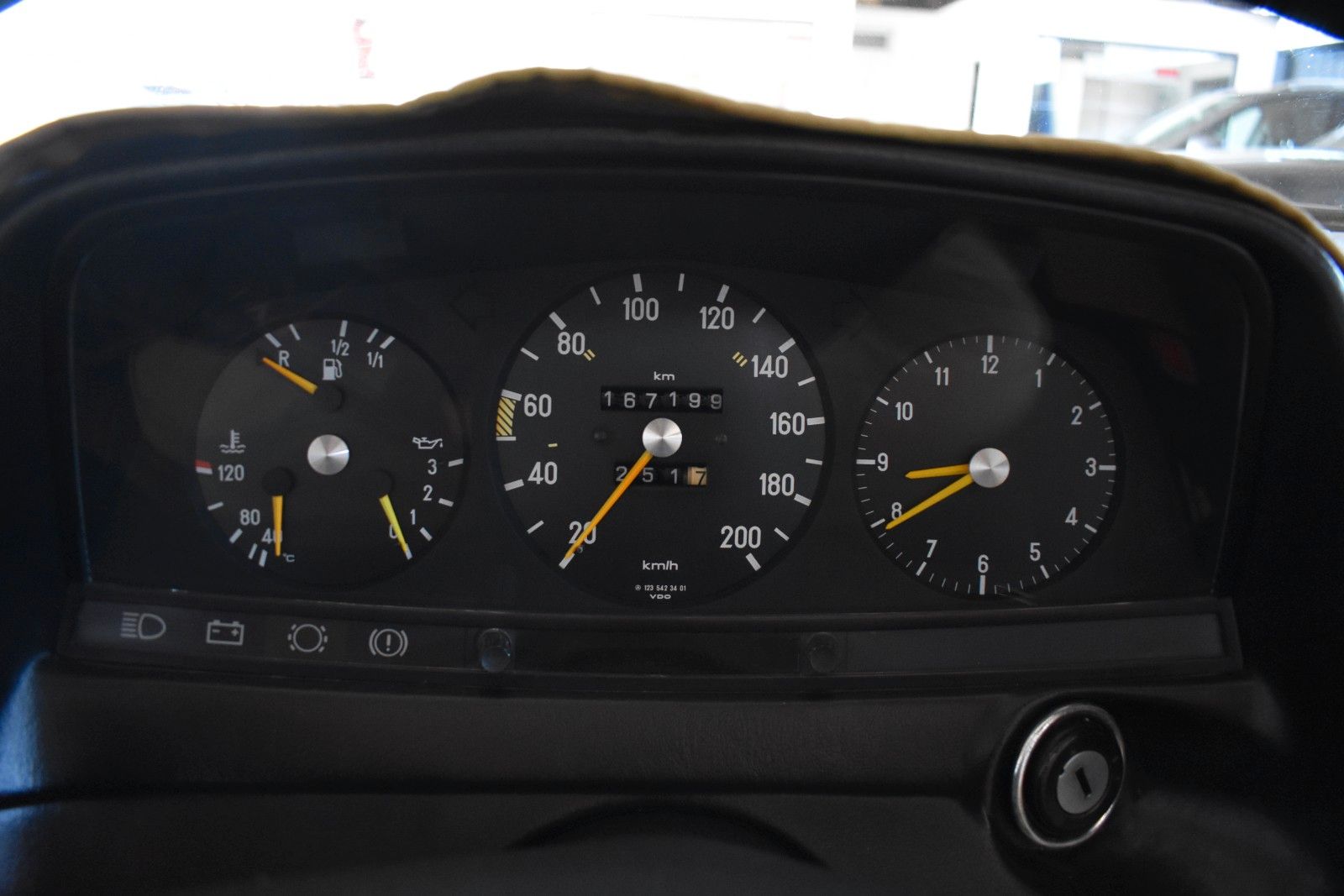 Fahrzeugabbildung Mercedes-Benz 250 6 Zylinder Benziner Zustand Top BRD H-Zulass