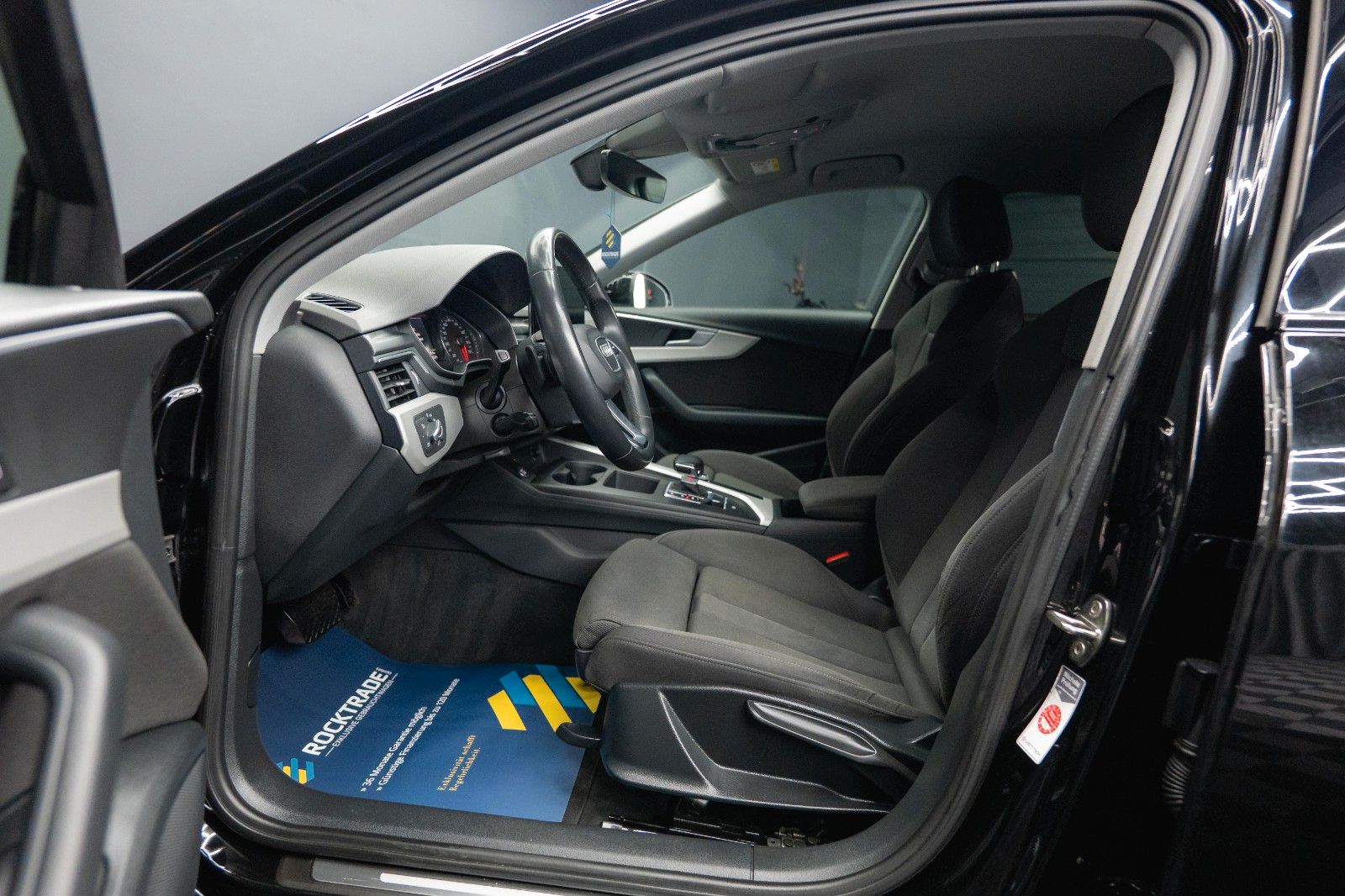 Fahrzeugabbildung Audi A4 Lim. 40 TFSI advanced Sport *DAB*LED*ACC*