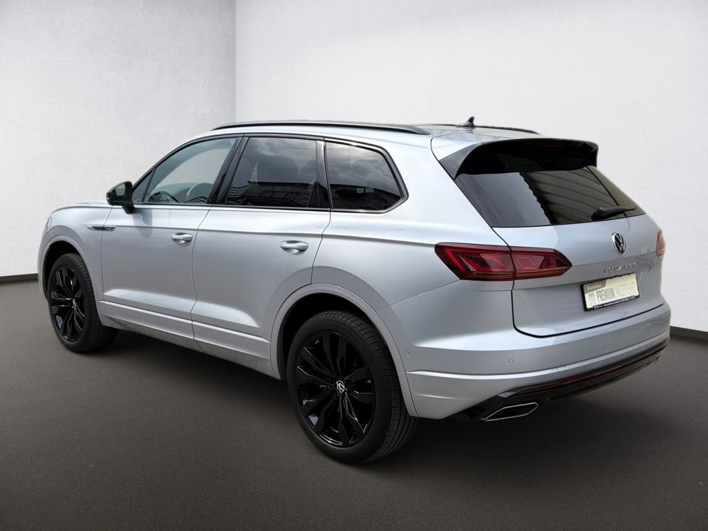 Volkswagen Touareg 3.0 TSI R-Line 4M MATRIX PANO BLACK AIR foto 4