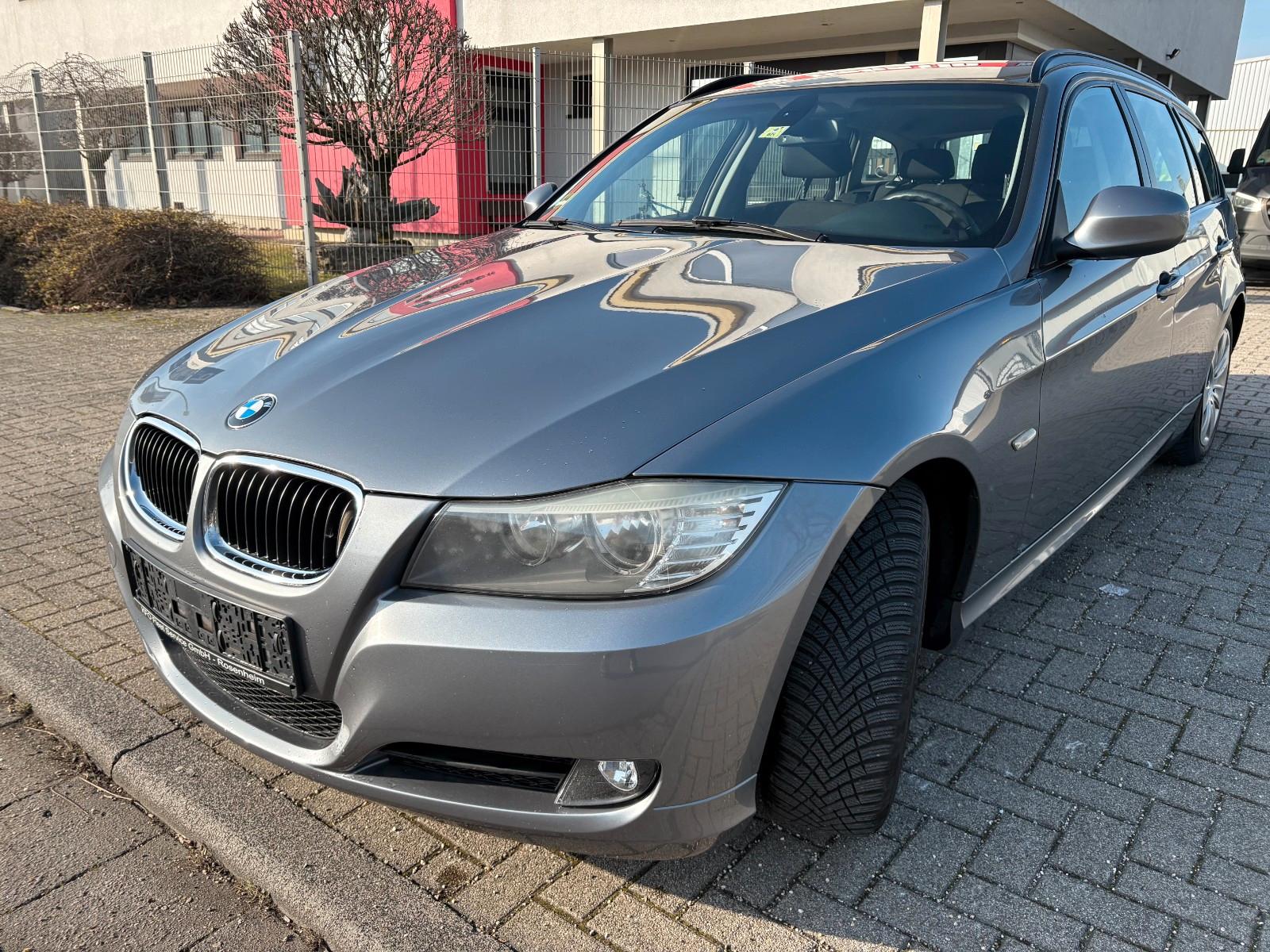 BMW 318 2012 — interior