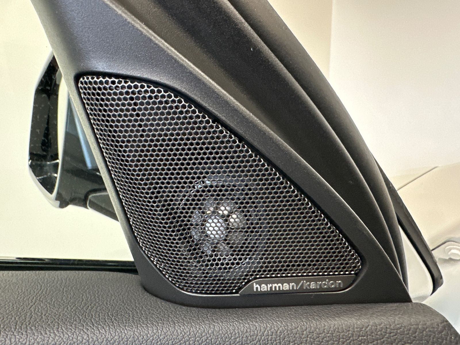Fahrzeugabbildung BMW 120 d xDrive Aut. M Sport NAV+LED+SHZ+KAM+DAB
