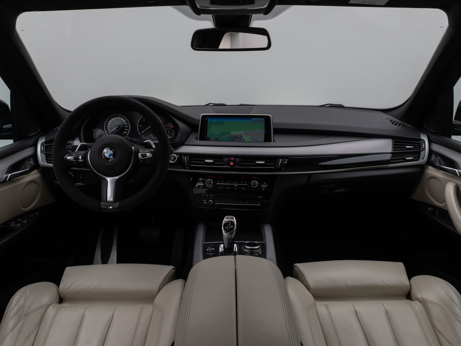 Fahrzeugabbildung BMW X5 xD30d M Sport HUD HiFi NaviPro PDC LED Leder