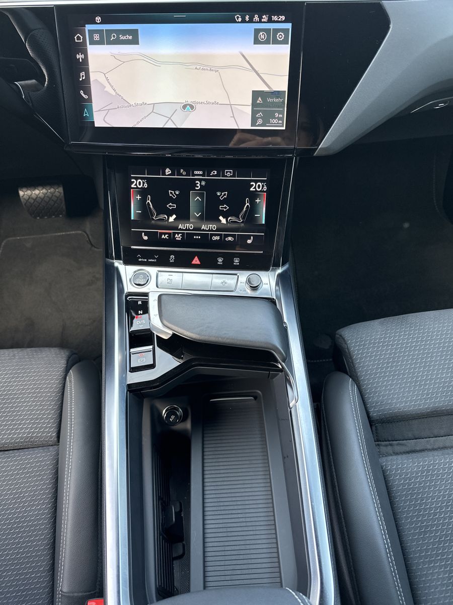 Fahrzeugabbildung Audi e-tron 50 Qu S-Line Black NAV+LED+21ZO+KAMERA+VC