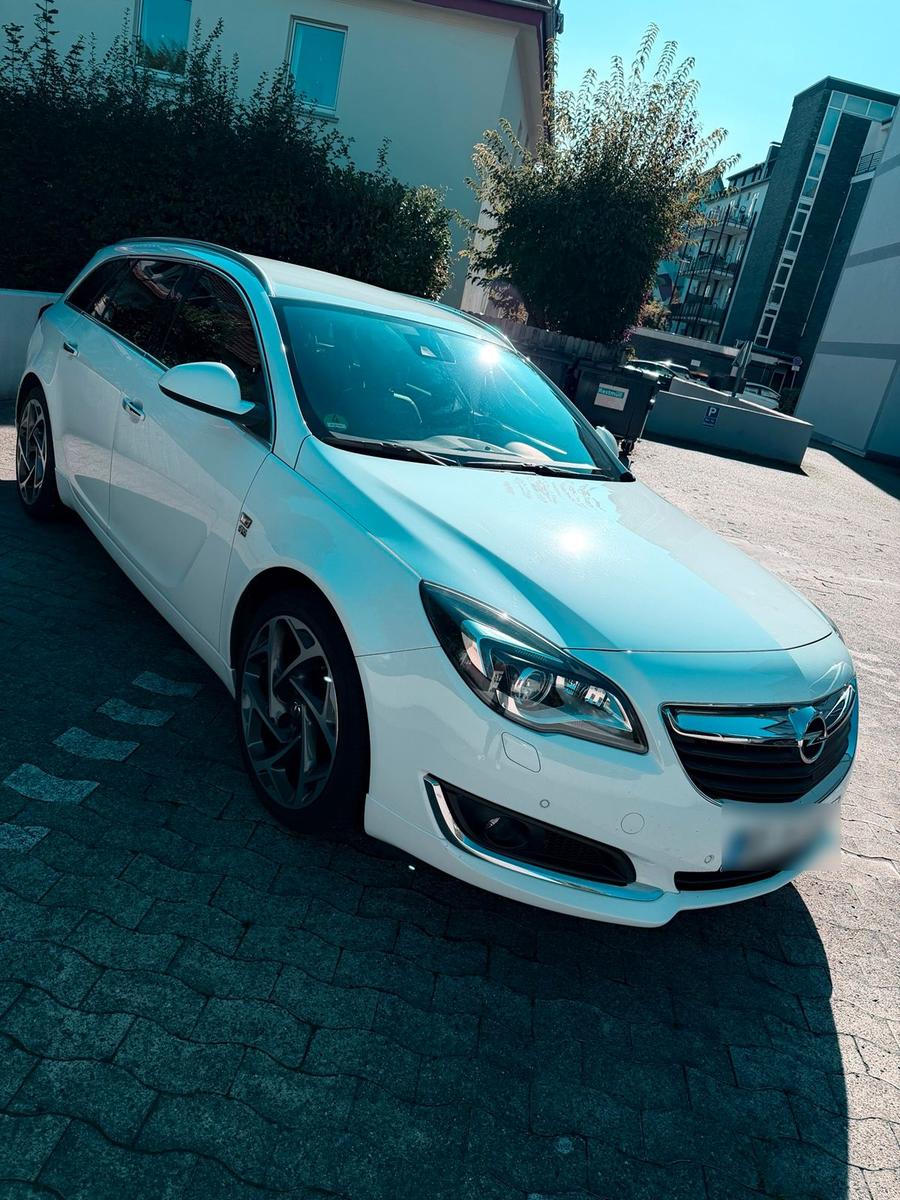 Opel Insignia 2013 — вигляд ззаду