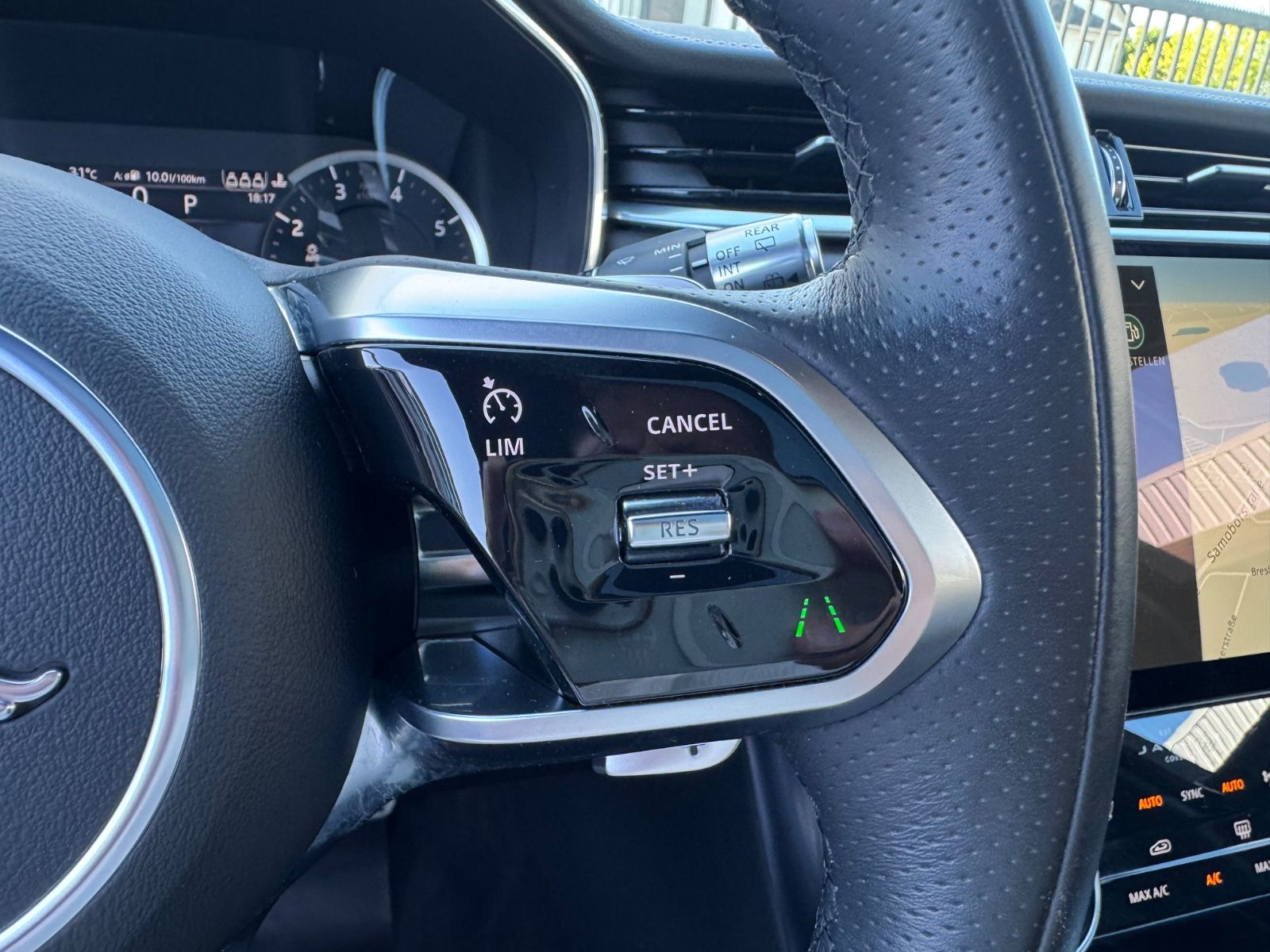 Fahrzeugabbildung Jaguar XF Sportbrake R-Dynamic SE AWD/PANO/KAM/MERIDIAN