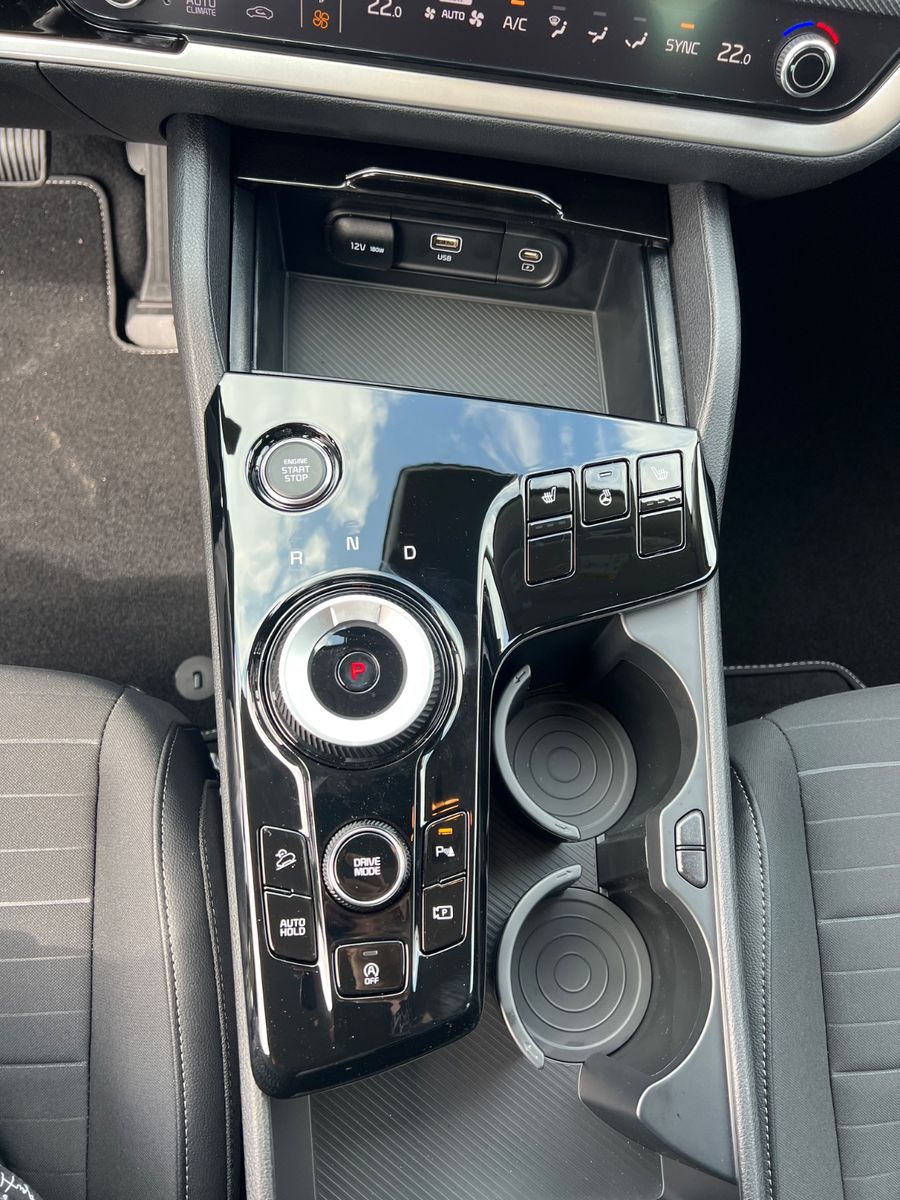 Fahrzeugabbildung Kia SPORTAGE 1.6T 48V 2WD DCT ULTIMATE EDITION