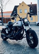 Harley-Davidson Street Bob  - HARLEY-DAVIDSON WEIß