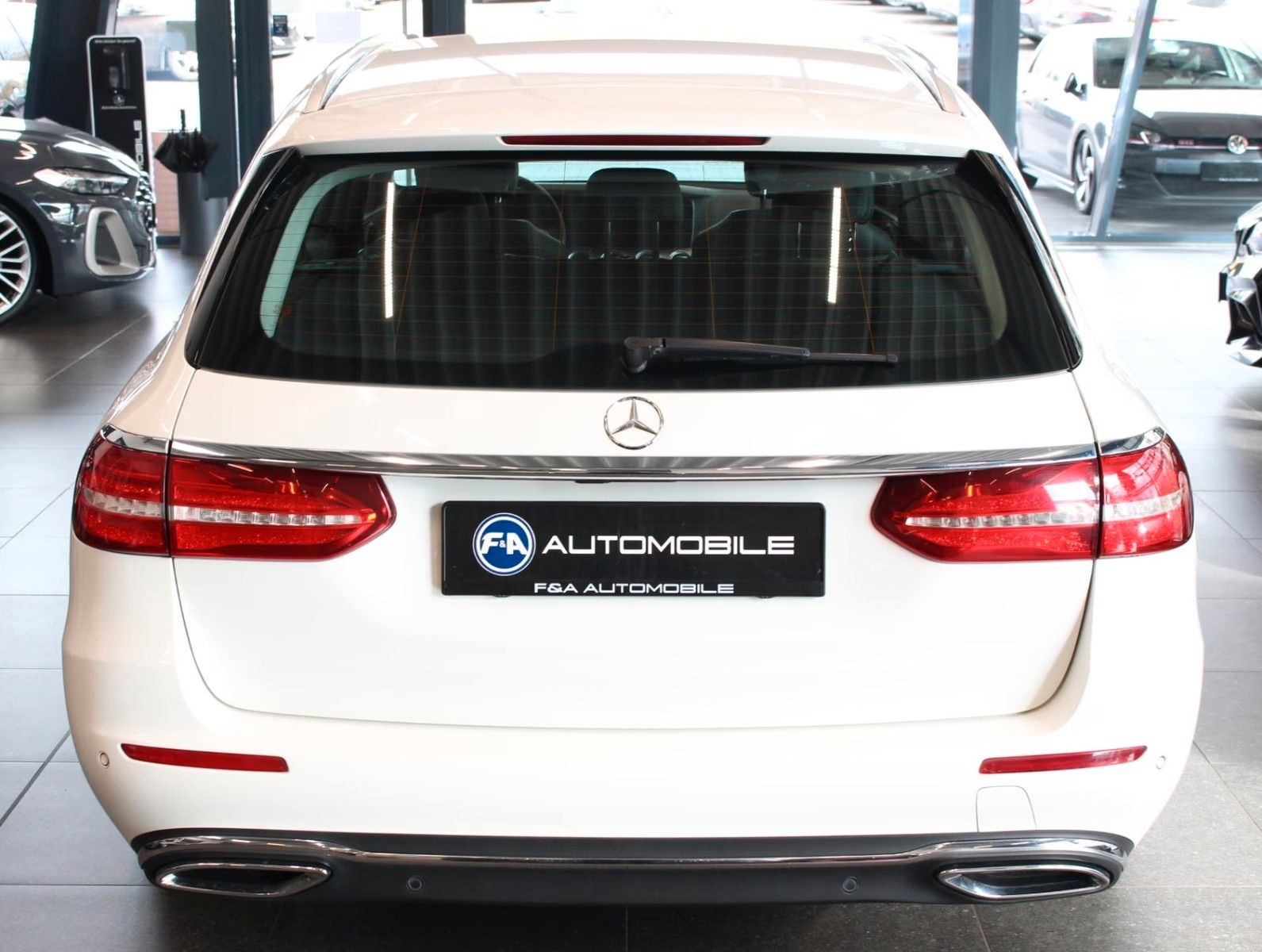 Fahrzeugabbildung Mercedes-Benz E 350 d T Avantgarde 9G 360°+LED+2.Hand