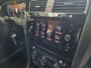 Fahrzeugabbildung Volkswagen Golf VII GTI Performance DSG NAVI LED Virtual